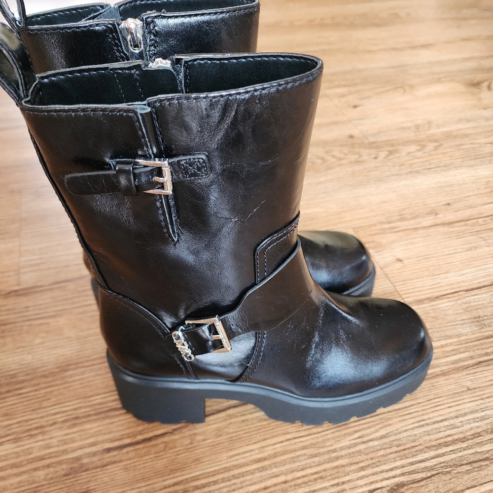 New Women's Michael Kors Perry Crinkled Patent Leather Boot - Picture 14 of 16